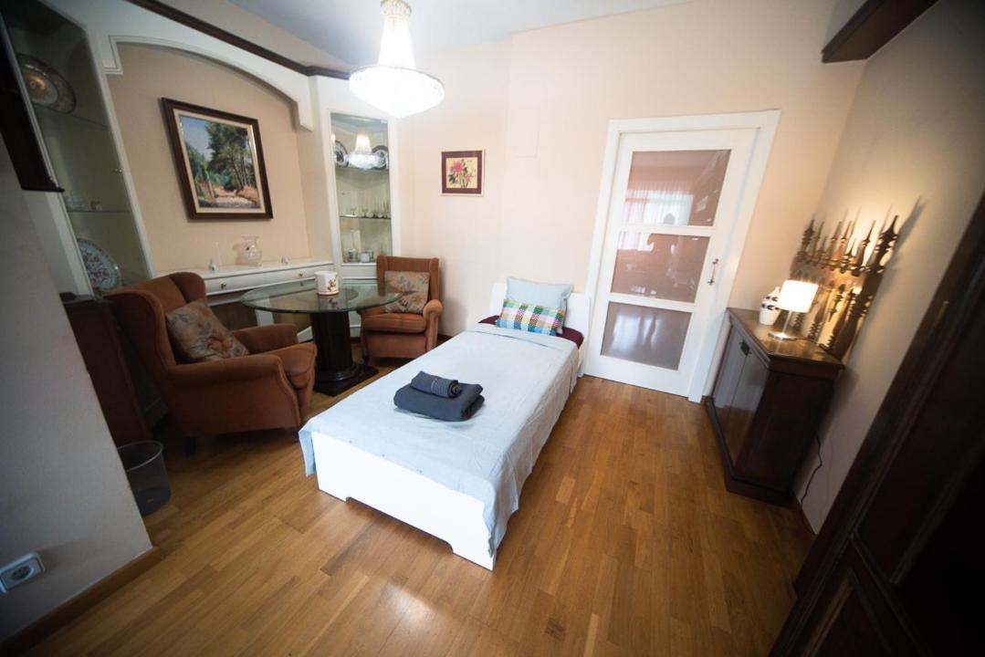 Traditional Rooms In Eixample Barcelona Luaran gambar